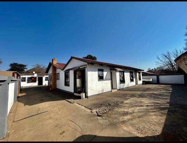 11 BEDROOM HOUSE FOR SALE IN VANDERBIJLPARK CW 2